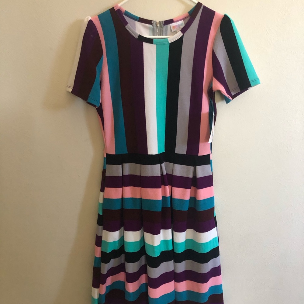 LuLaRoe Amelia Size M - NWT